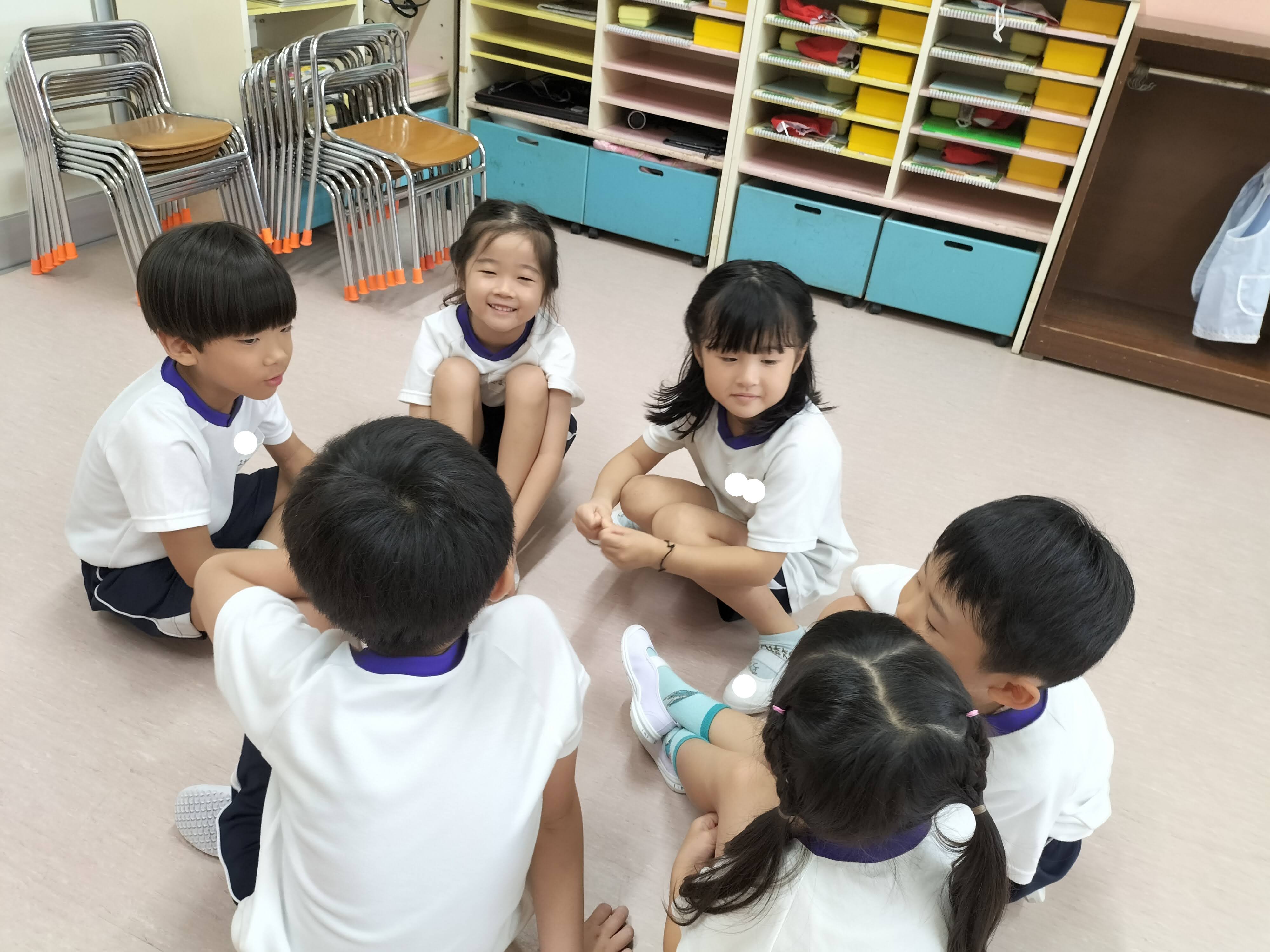 笑顔の子どもたちの画像
