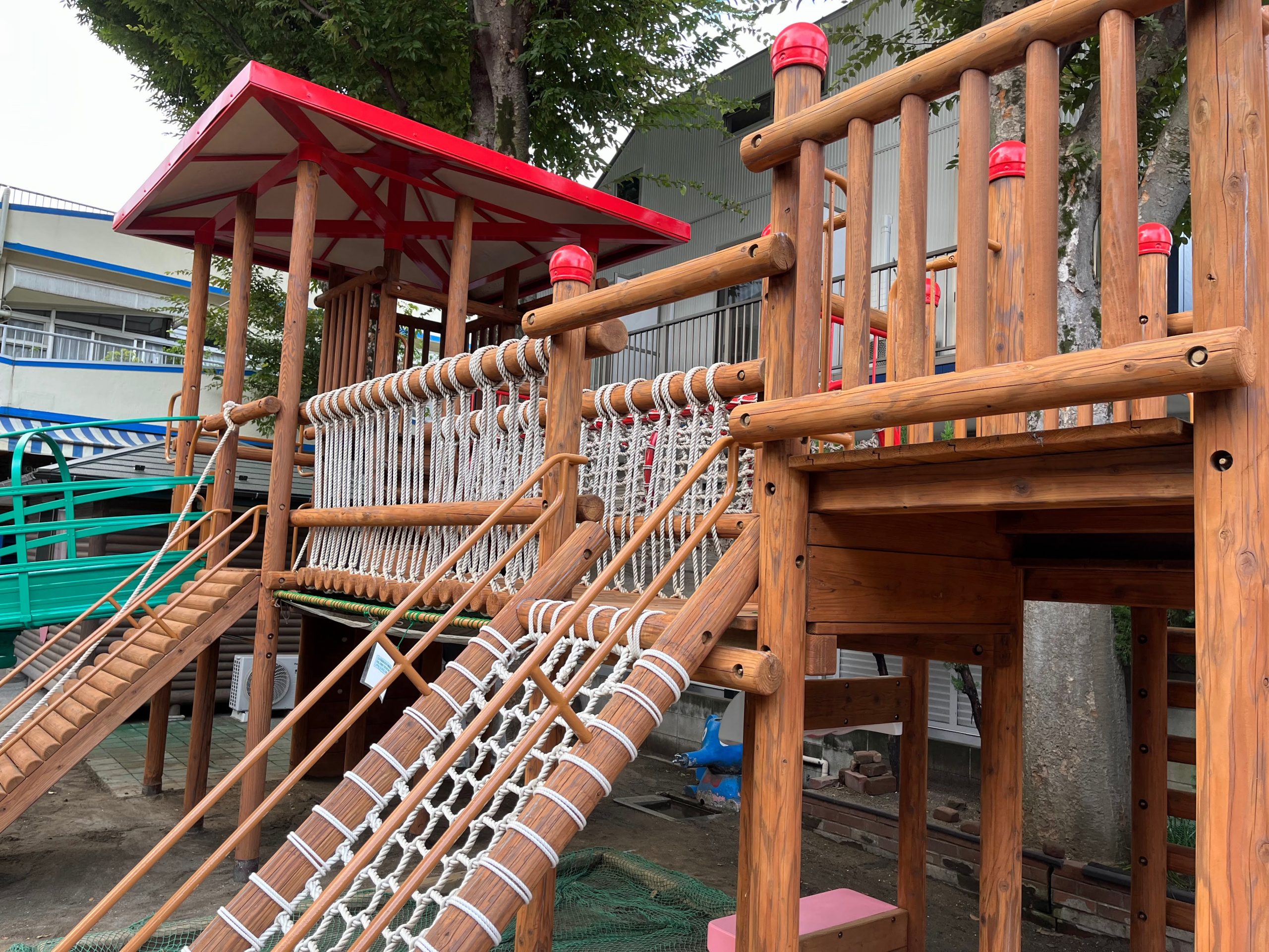 木製ログアスレチック　ジグザグウォーク　遊具　保育園　幼稚園